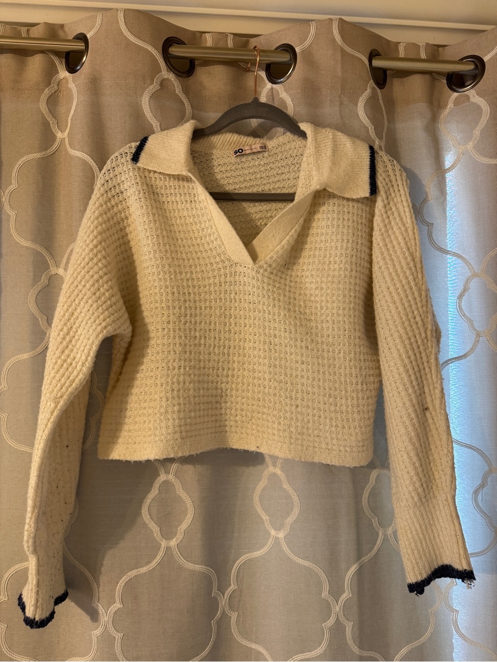SO Cream V-Neck Cropped Sweater with Navy Trim